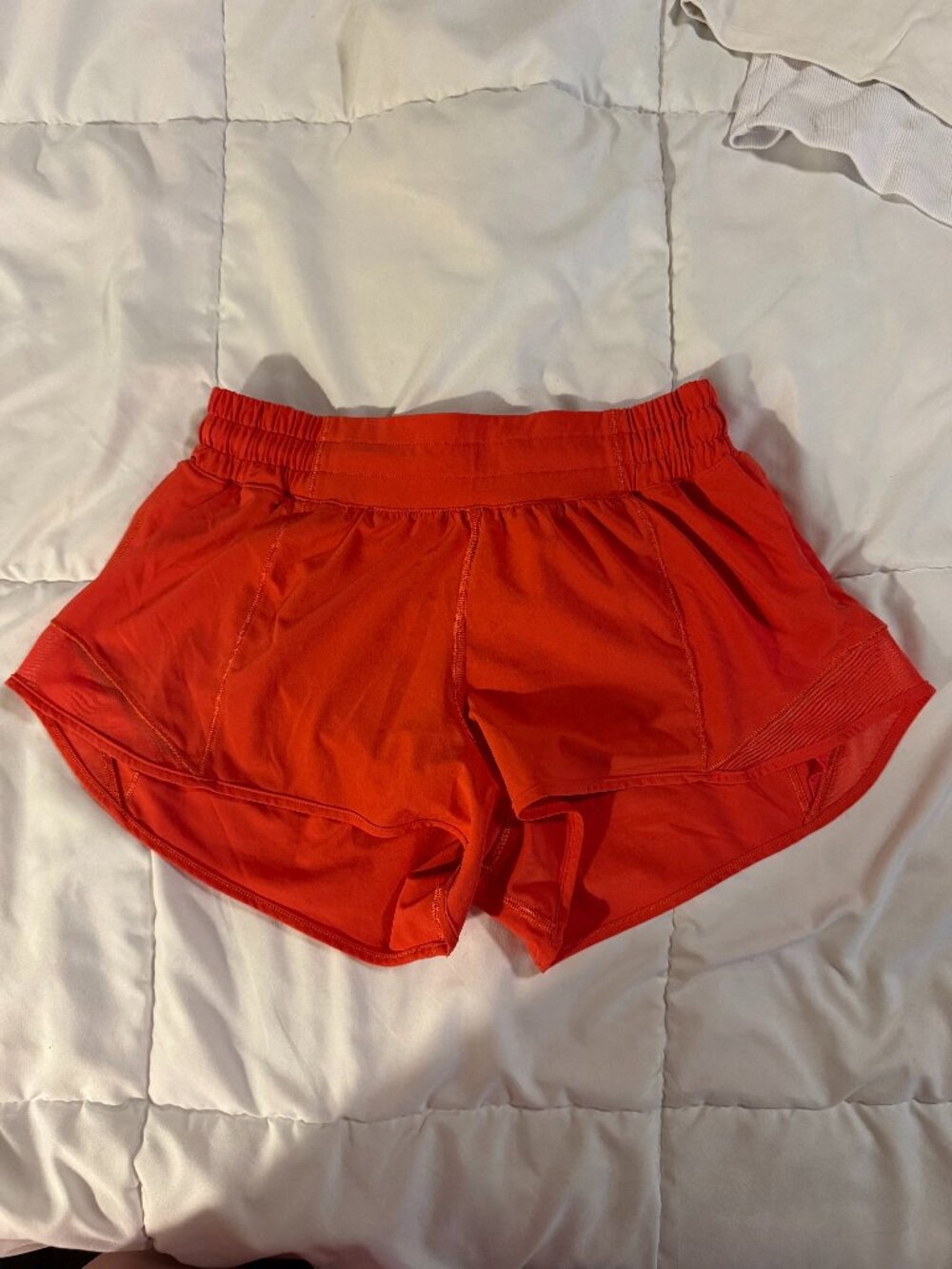 Lululemon Hotty Hot Red 6 (2.5”)